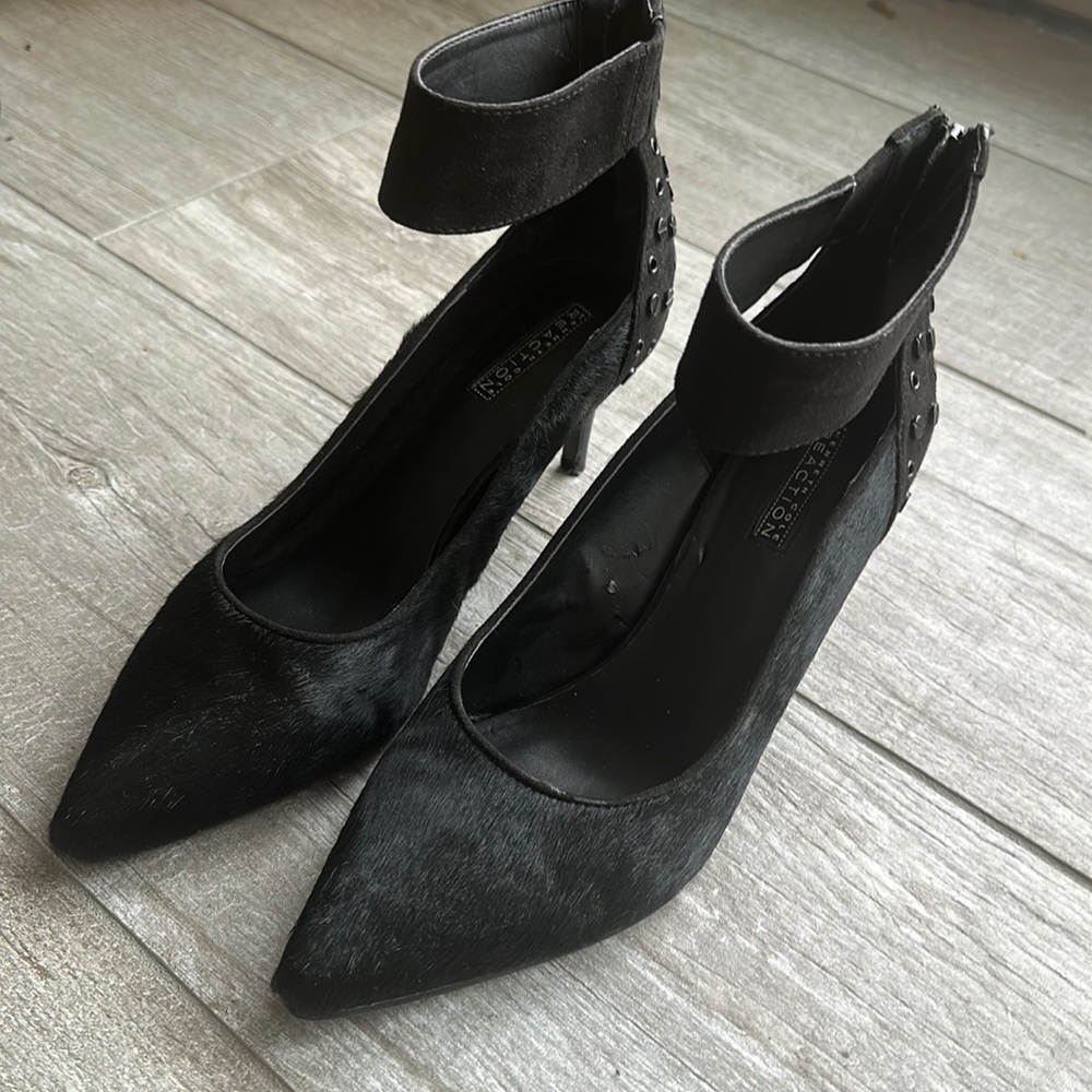 Like new size 8.5 small heel Kenneth Cole Reaction